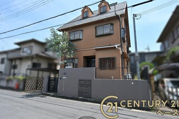 橿原市北妙法寺町　一戸建の駐車場|■現地撮影写真■カーポート付き駐車場を完備！