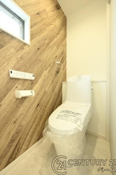 桜井市粟殿 ３号地 ／新築一戸建のトイレ|■現地撮影写真■ウォシュレット完備！トルネード洗浄・フチなし形状でお手入れも楽々ですね！