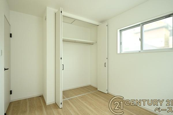 桜井市粟殿 ３号地 ／新築一戸建の収納|■現地撮影写真■全居室の収納を完備！