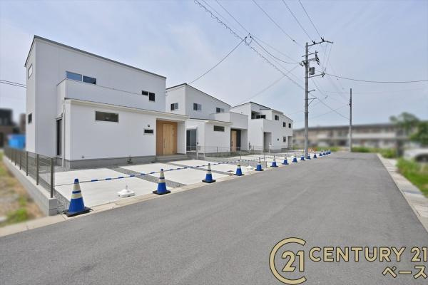桜井市粟殿 ３号地 ／新築一戸建の前面道路含む現地写真|■現地撮影写真■前面道路の幅員は約６.０ｍとお車の出し入れもラクラク！