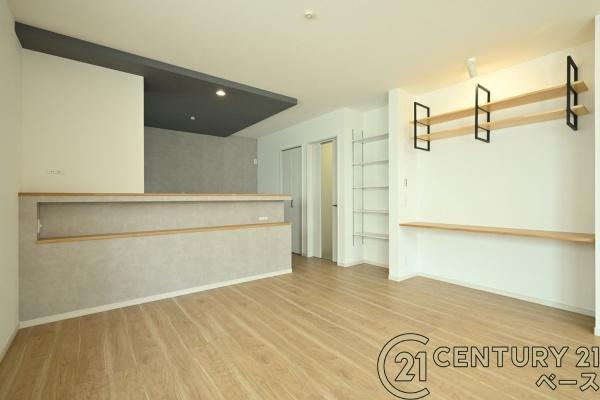 桜井市粟殿 ３号地 ／新築一戸建の居間・リビング|■現地撮影写真■ご家族でくつろいでいただける広々２０帖のリビングです！