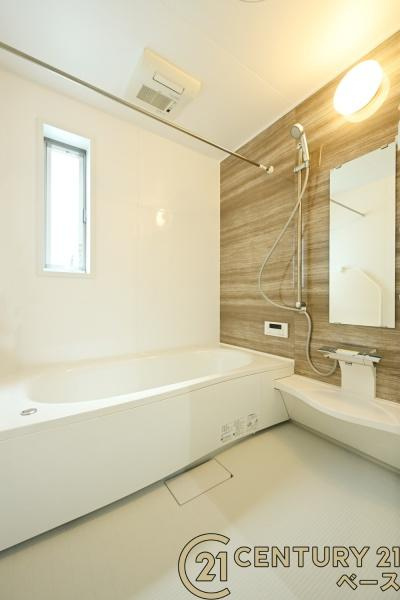 桜井市粟殿 ３号地 ／新築一戸建の浴室|■現地撮影写真■ゆったりしたサイズの浴室！足を伸ばしての入浴は疲れも癒してくれます！