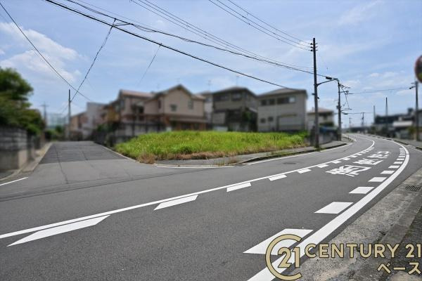北葛城郡上牧町ゆりが丘１丁目の売地の前面道路含む現地写真|■現地撮影写真■前面道路の幅員は６ｍ以上と車の出し入れもラクラク！