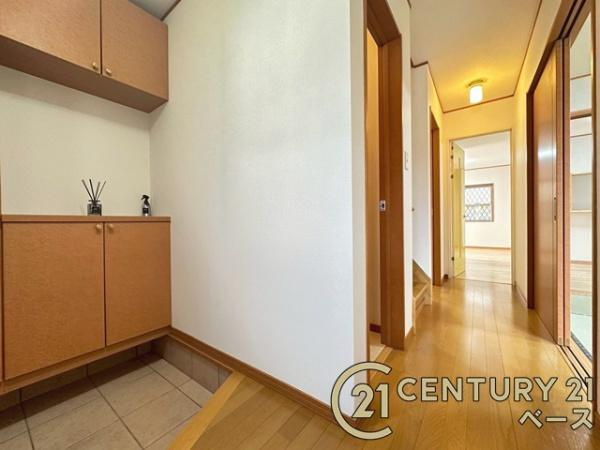 大和高田市大東町　一戸建の内装|■現地撮影写真■こちらは玄関から見た廊下部分です！