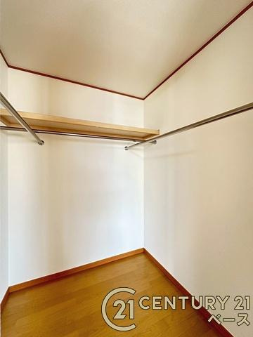 大和高田市大東町　一戸建の収納|■現地撮影写真■冬物のコートや季節のものなどたくさんしまえる広さ！
