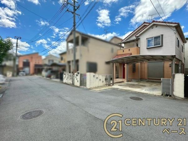 大和高田市大東町　一戸建の前面道路含む現地写真|■現地撮影写真■前面道路の幅員は約６ｍと車の出し入れもラクラク！