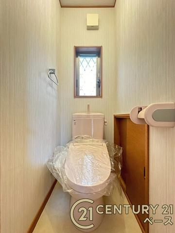 大和高田市大東町　一戸建のトイレ|■現地撮影写真■１・２階ともに清潔感ある綺麗なお手洗を完備！