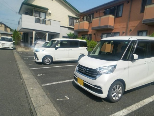 メゾンドテポーレの駐車場