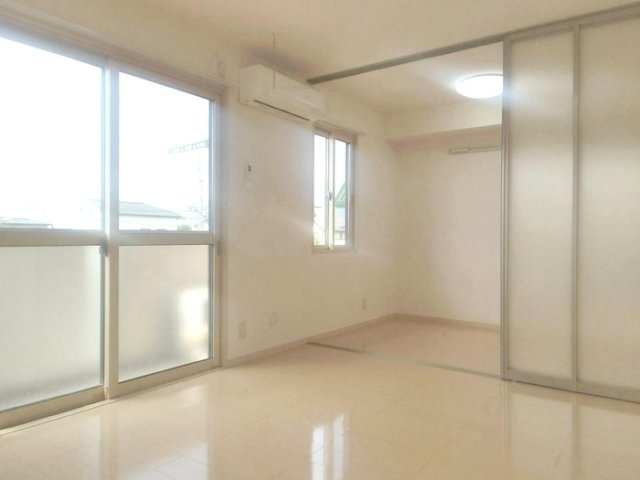 メゾンドテポーレの居間・リビング