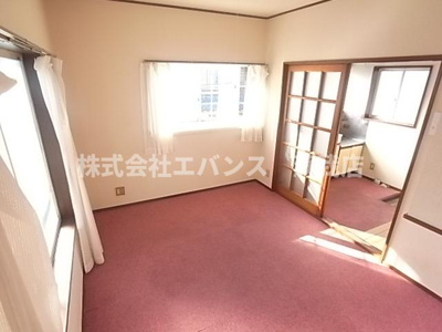 【居間・リビング】 | オクトハウス | こちらの居間で趣味の時間をお楽しみください