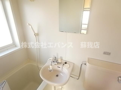 【洗面所】 | オクトハウス | 明るい洗面所です