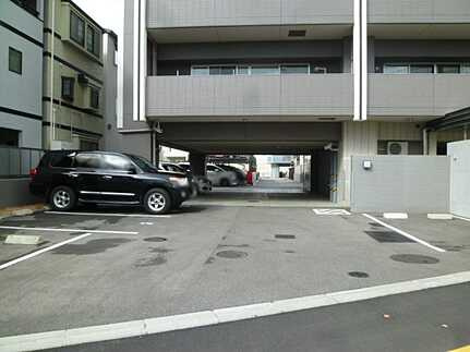 フローレンス羽衣町パークアヴェニューの駐車場