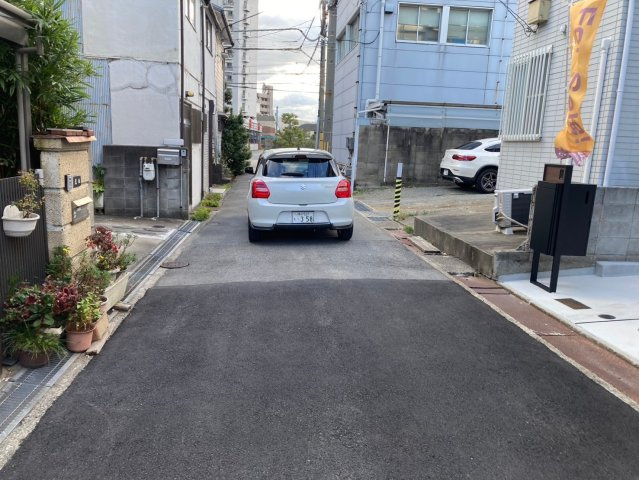 【前面道路含む現地写真】の画像