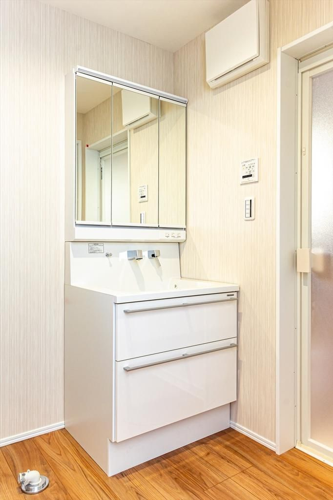 新吉田東5丁目 戸建の独立洗面台