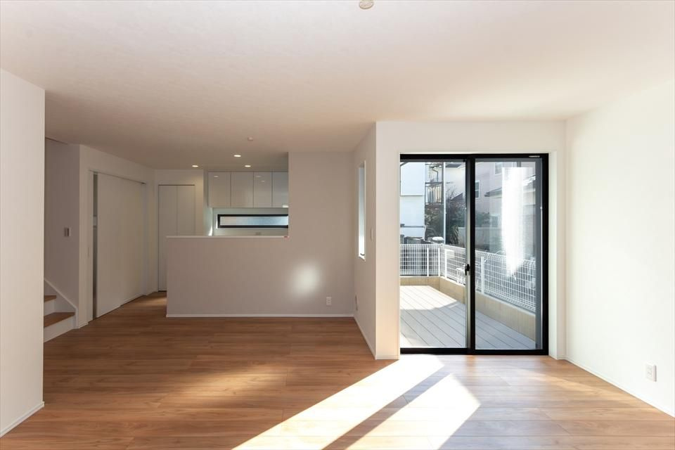 新吉田東5丁目 戸建の居間・リビング