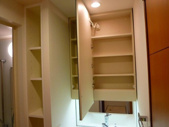 コンソラーレ土佐堀の収納