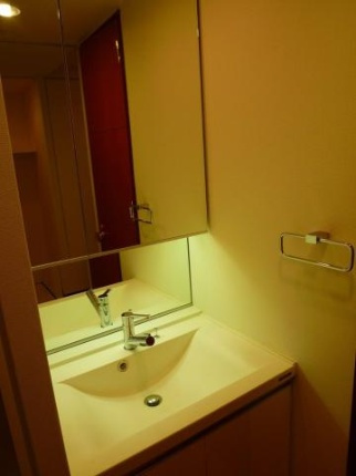 コンソラーレ土佐堀の独立洗面台