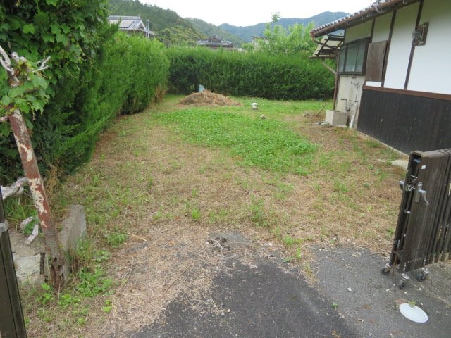 鹿場矢持邸の駐車場|車をお持ちの方に嬉しい駐車場付きの物件です