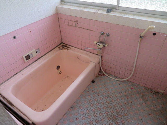 鹿場矢持邸の浴室|落ち着いた空間のお風呂です