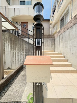 【エントランス】 | 茨木市北春日丘二丁目戸建