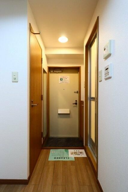 シンシア白金山北ホームズの玄関