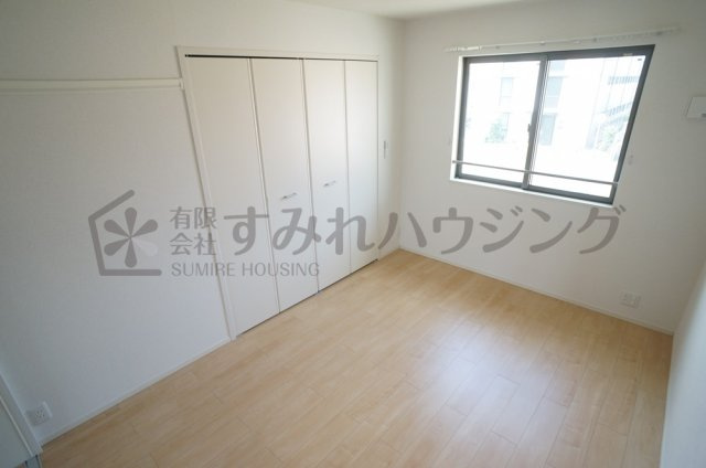 カーサ・ソーレの居間・リビング|参考、同建物・反転間取りの号室