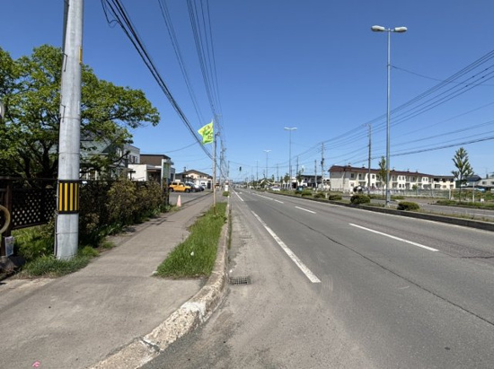 北見市朝日町４８番地２６５、４８番地２６４　中古売家の前面道路含む現地写真