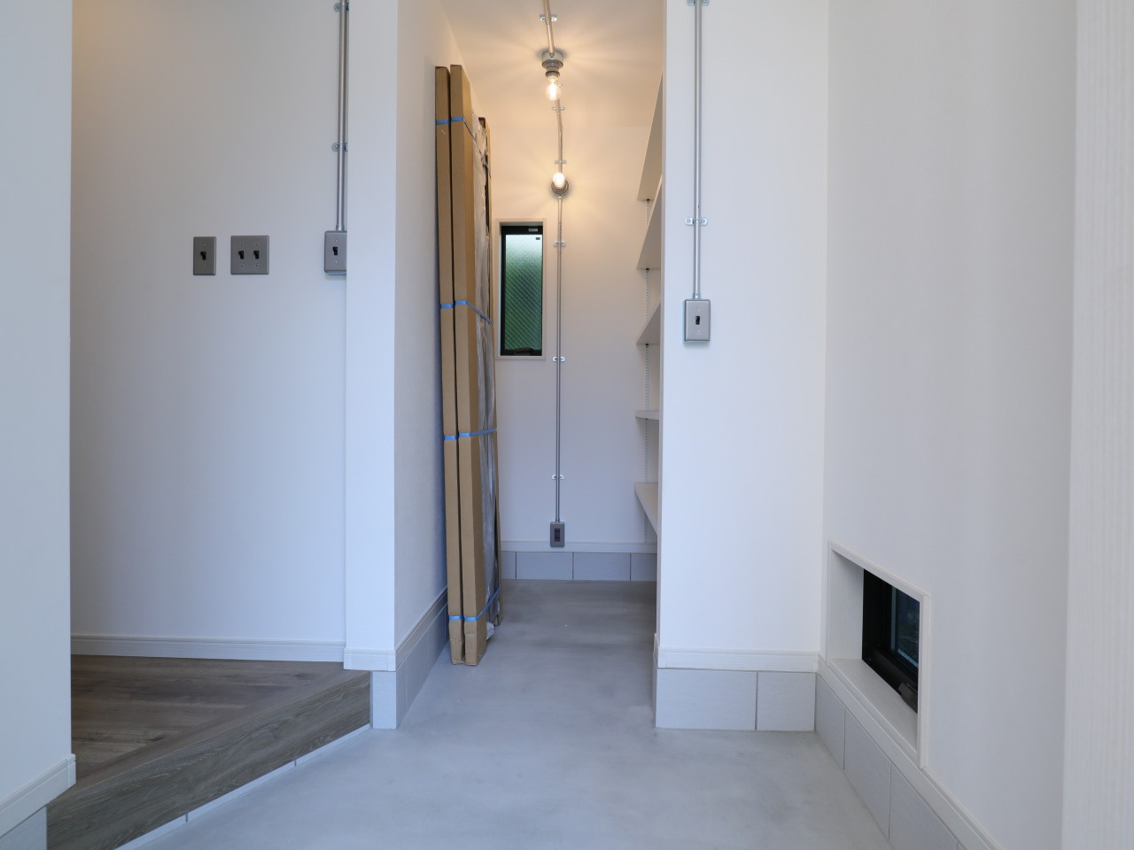 渡田３丁目　築浅デザイナーズ戸建　♪のエントランス