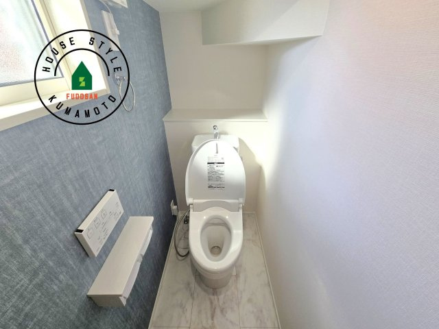 熊本市西区中原町第1-4棟（1号棟）の内観：施工例|温水洗浄便座を完備しております。2ヶ所にトイレがあるのは朝の慌ただしい時間も安心です。