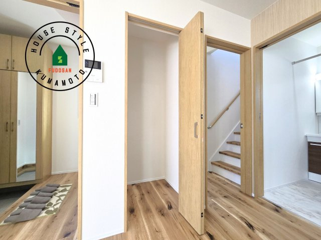 熊本市西区中原町第1-4棟（1号棟）の内観：施工例|収納には困りません。