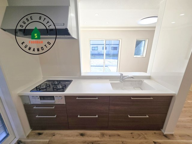 熊本市西区中原町第1-4棟（1号棟）の内観：施工例|ご家族を近くに感じられる対面キッチンのLDK。会話もはずみそうですね。