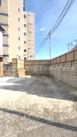 蛍池西町ビルの駐車場