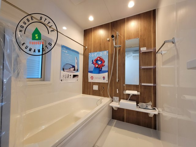 熊本市西区中原町第1-4棟（2号棟）の内観：施工例|1日の疲れを癒してくれる広々バスルーム。雨の日のお洗濯にも大活躍な浴室乾燥機付です！