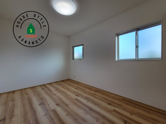 熊本市西区中原町第1-4棟（2号棟）の内観：施工例|主寝室には収納力に優れたクローゼットがありますので、お部屋もすっきり片付きます。