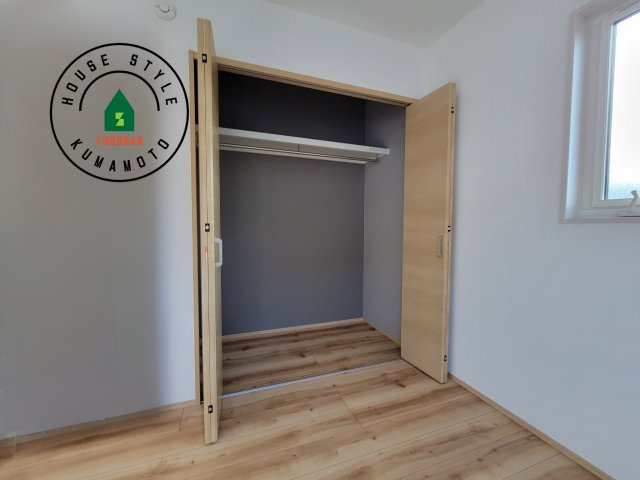 熊本市西区中原町第1-4棟（2号棟）の内観：施工例|洋服や大きな荷物が多い方や人数の多いご家族などは、一般的なクローゼットよりもウォークインクローゼットのほうが使い勝手が良いです。