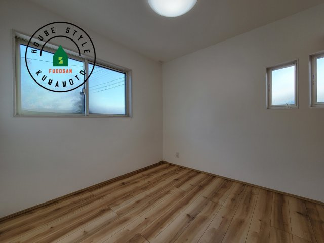 熊本市西区中原町第1-4棟（2号棟）の内観：施工例|採光良好な洋室は全居室、複層ガラスの遮熱効果と断熱効果で、一年中快適に過ごせます。