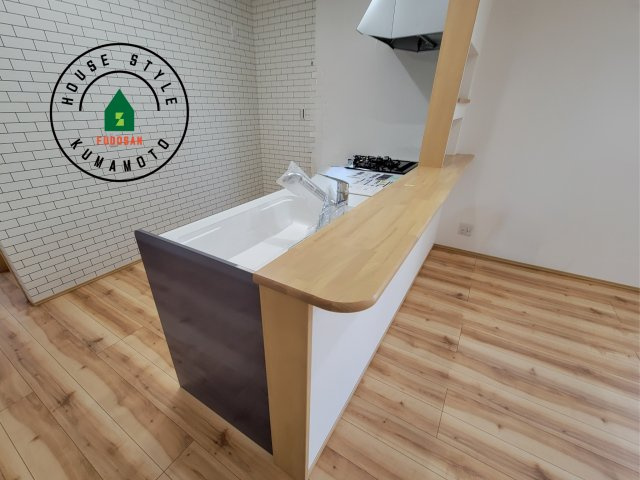 熊本市西区中原町第1-4棟（2号棟）の内観：施工例|キッチンから立ち込める香りが今日の料理を期待させます。