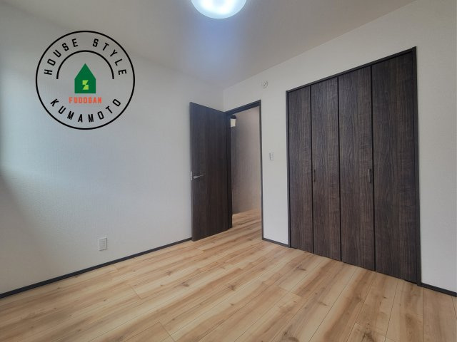 熊本市西区中原町第1-4棟（3号棟）の内観：施工例|採光良好な洋室は全居室、複層ガラスの遮熱効果と断熱効果で、一年中快適に過ごせます。