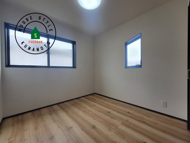 熊本市西区中原町第1-4棟（3号棟）の内観：施工例|穏やかな光が差し込む室内には、穏やかな時間が流れます。