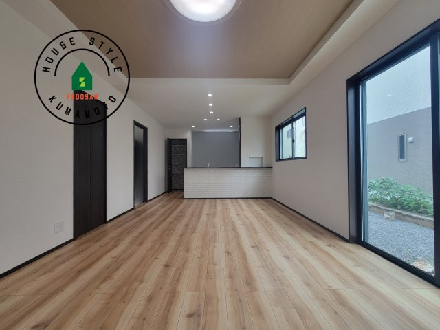 熊本市西区中原町第1-4棟（3号棟）の内観：施工例|多くの時間を過すことになるリビングだからこそ、いつも穏やかな空間・解放感が味わえ毎日が充実します。