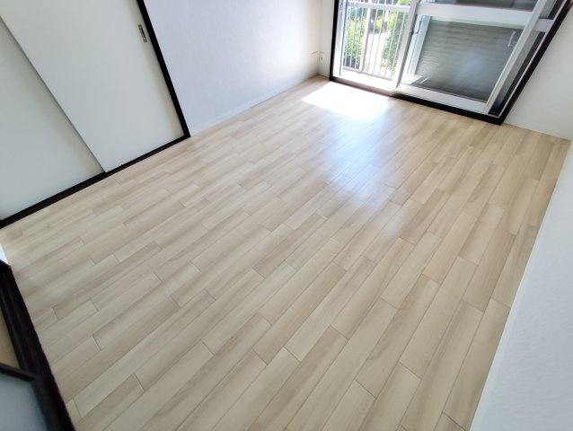 グローバルハウスの洋室