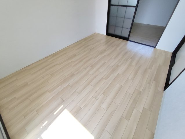 グローバルハウスの洋室