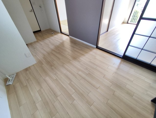 グローバルハウスの居間・リビング