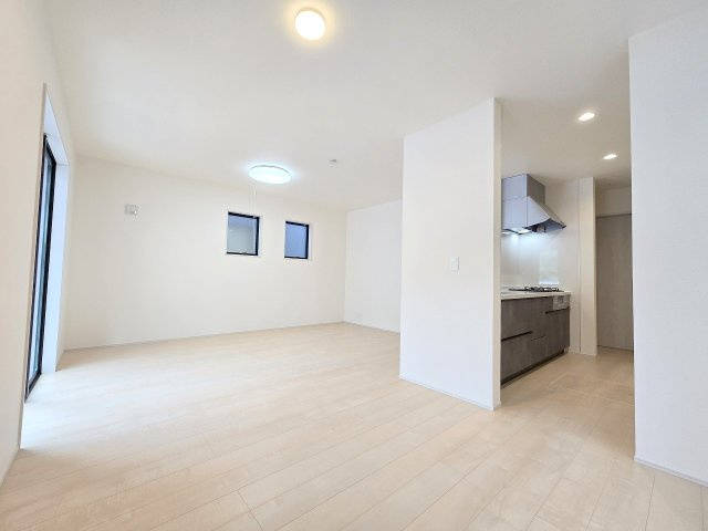 青梅市長淵３丁目　全７棟の居間・リビング