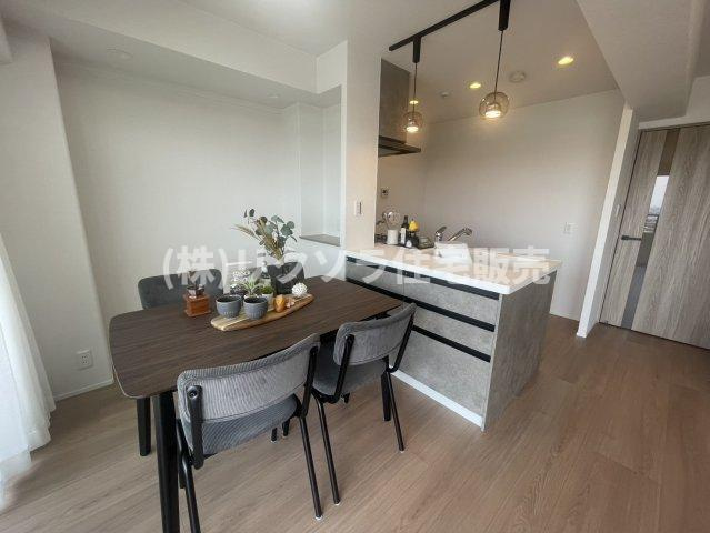 ディオフェルティ石切の居間・リビング|LDK14.7帖
■物件内覧・資金計画相談・住宅ローン相談、リフォーム相談、お問合せ受付中■
※当日・翌日のご内覧、ご相談はお電話でのお問合せがスムーズです！