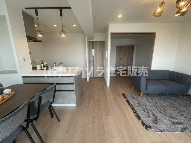 ディオフェルティ石切の居間・リビング|LDK14.7帖
■物件内覧・資金計画相談・住宅ローン相談、リフォーム相談、お問合せ受付中■
※当日・翌日のご内覧、ご相談はお電話でのお問合せがスムーズです！