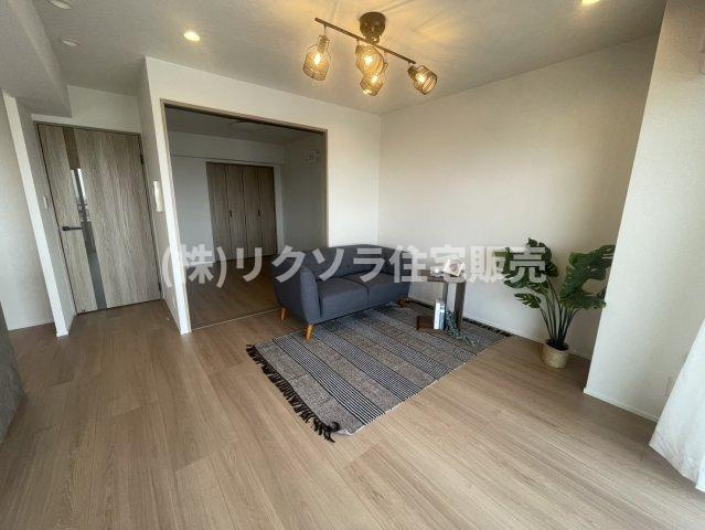 ディオフェルティ石切の居間・リビング|LDK14.7帖
■物件内覧・資金計画相談・住宅ローン相談、リフォーム相談、お問合せ受付中■
※当日・翌日のご内覧、ご相談はお電話でのお問合せがスムーズです！