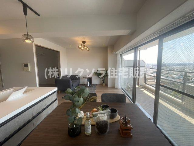 ディオフェルティ石切のダイニング|LDK14.7帖
■物件内覧・資金計画相談・住宅ローン相談、リフォーム相談、お問合せ受付中■
※当日・翌日のご内覧、ご相談はお電話でのお問合せがスムーズです！