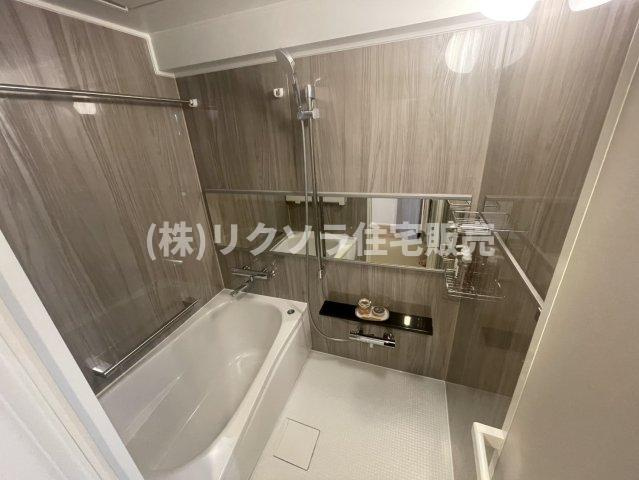 ディオフェルティ石切の浴室|横向き鏡　浴室乾燥機付き
■物件内覧・資金計画相談・住宅ローン相談、リフォーム相談、お問合せ受付中■
※当日・翌日のご内覧、ご相談はお電話でのお問合せがスムーズです！