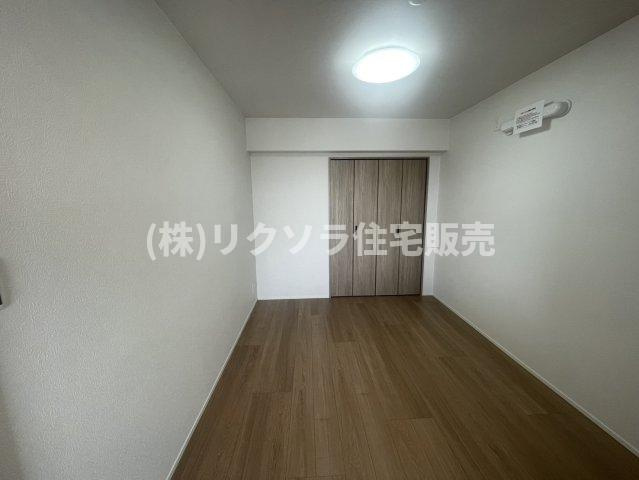 ディオフェルティ石切の子供部屋|洋室5.0帖　クローゼット付き
■物件内覧・資金計画相談・住宅ローン相談、リフォーム相談、お問合せ受付中■
※当日・翌日のご内覧、ご相談はお電話でのお問合せがスムーズです！